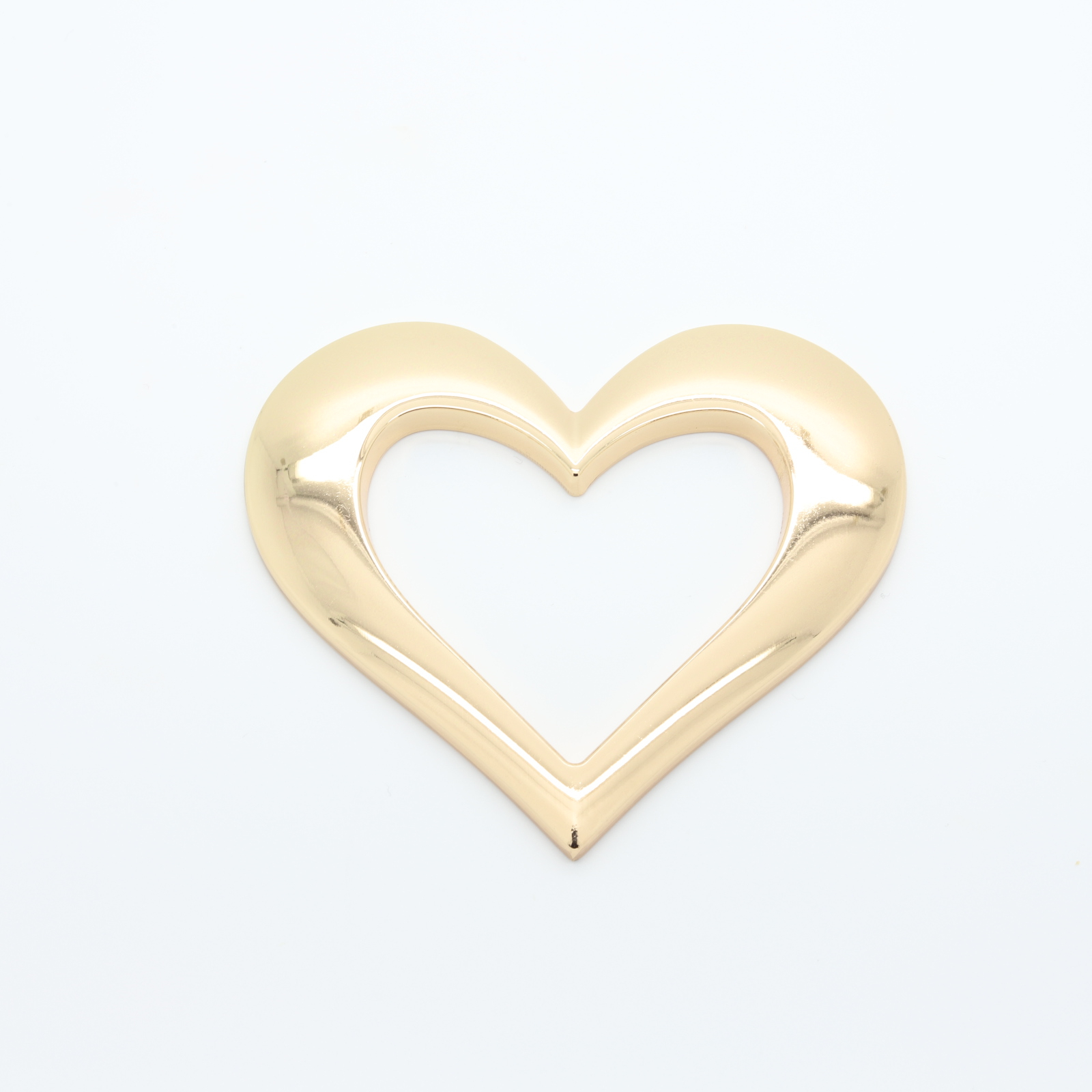 Large heart-shaped connector buckle in gold-plated metal