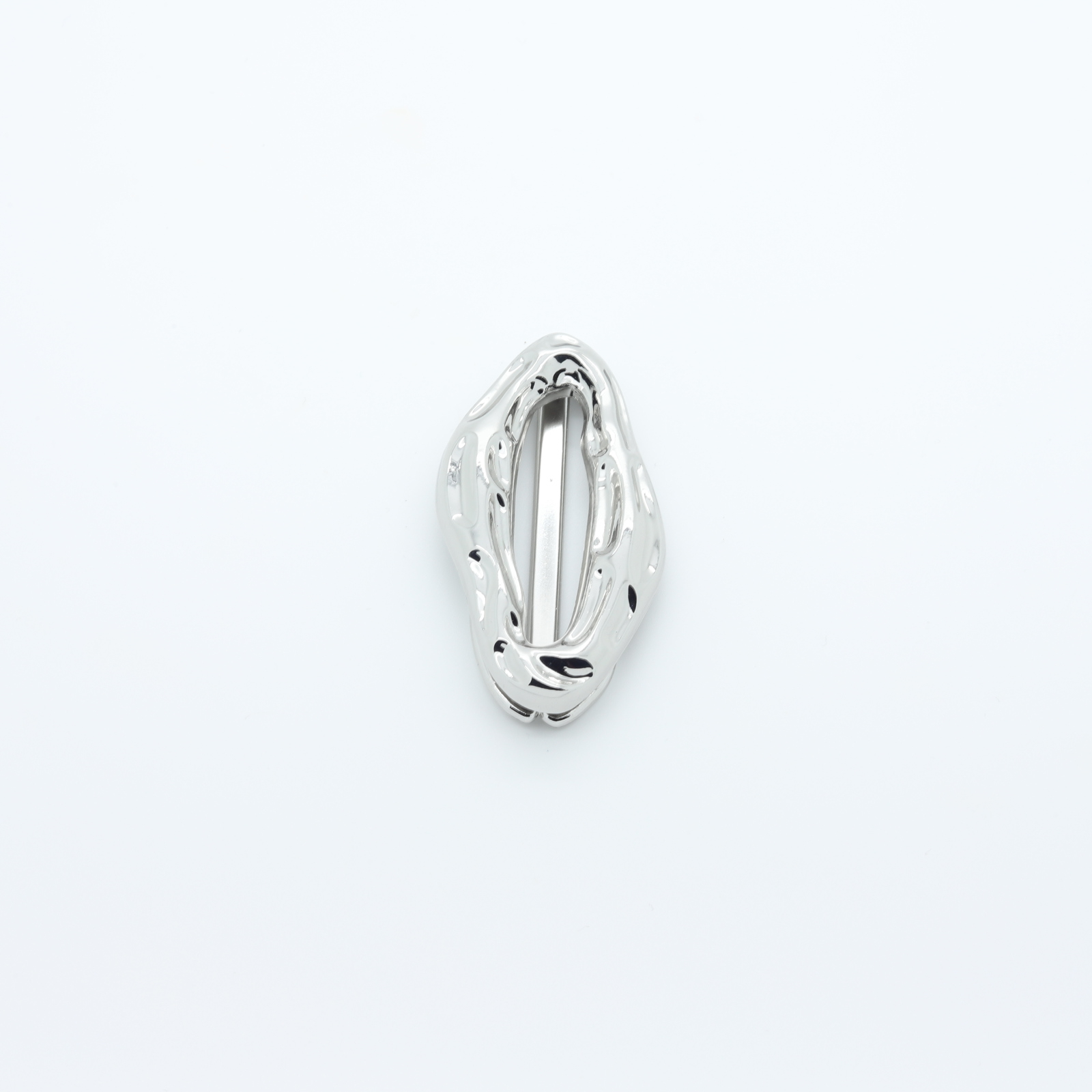 Small oval-shaped loop in silver-plated metal