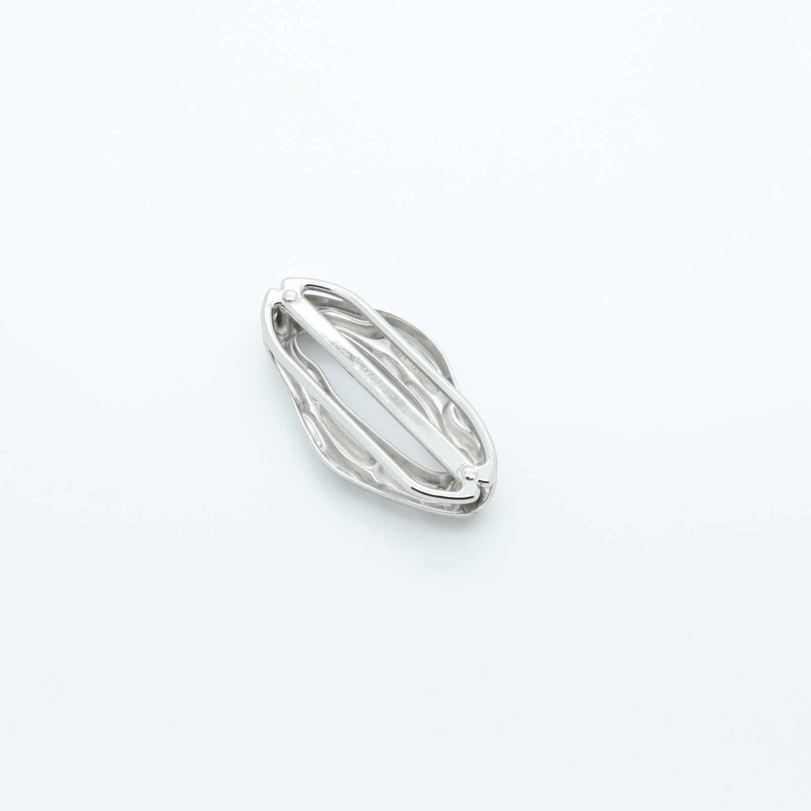 Small oval-shaped loop in silver-plated metal