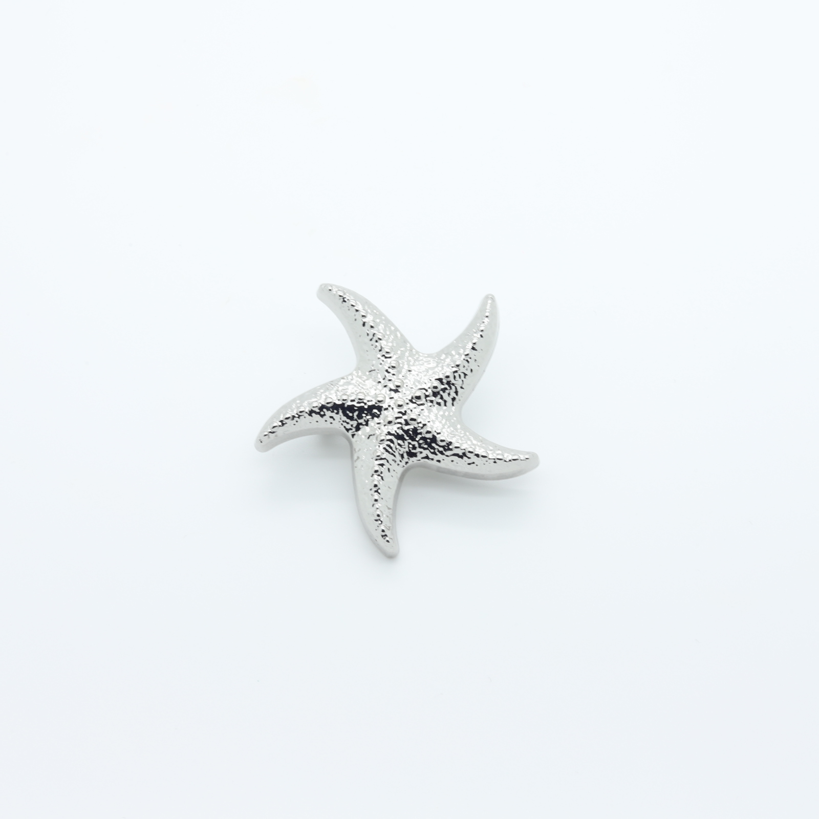 Shell-shaped silver-plated metal loop