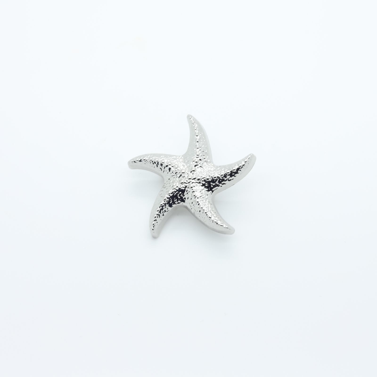 Shell-shaped silver-plated metal loop