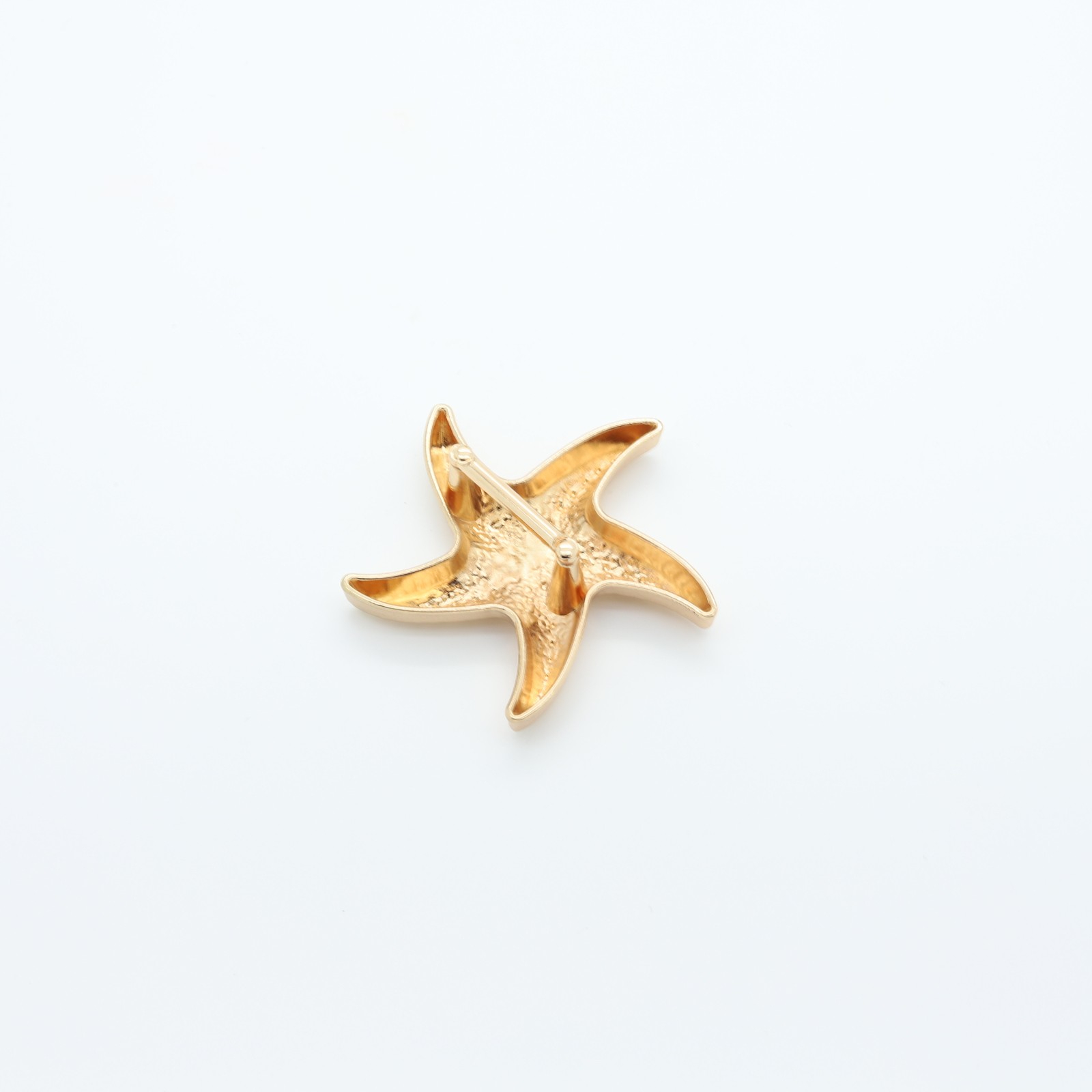 Gold-plated star-shaped bikini pin