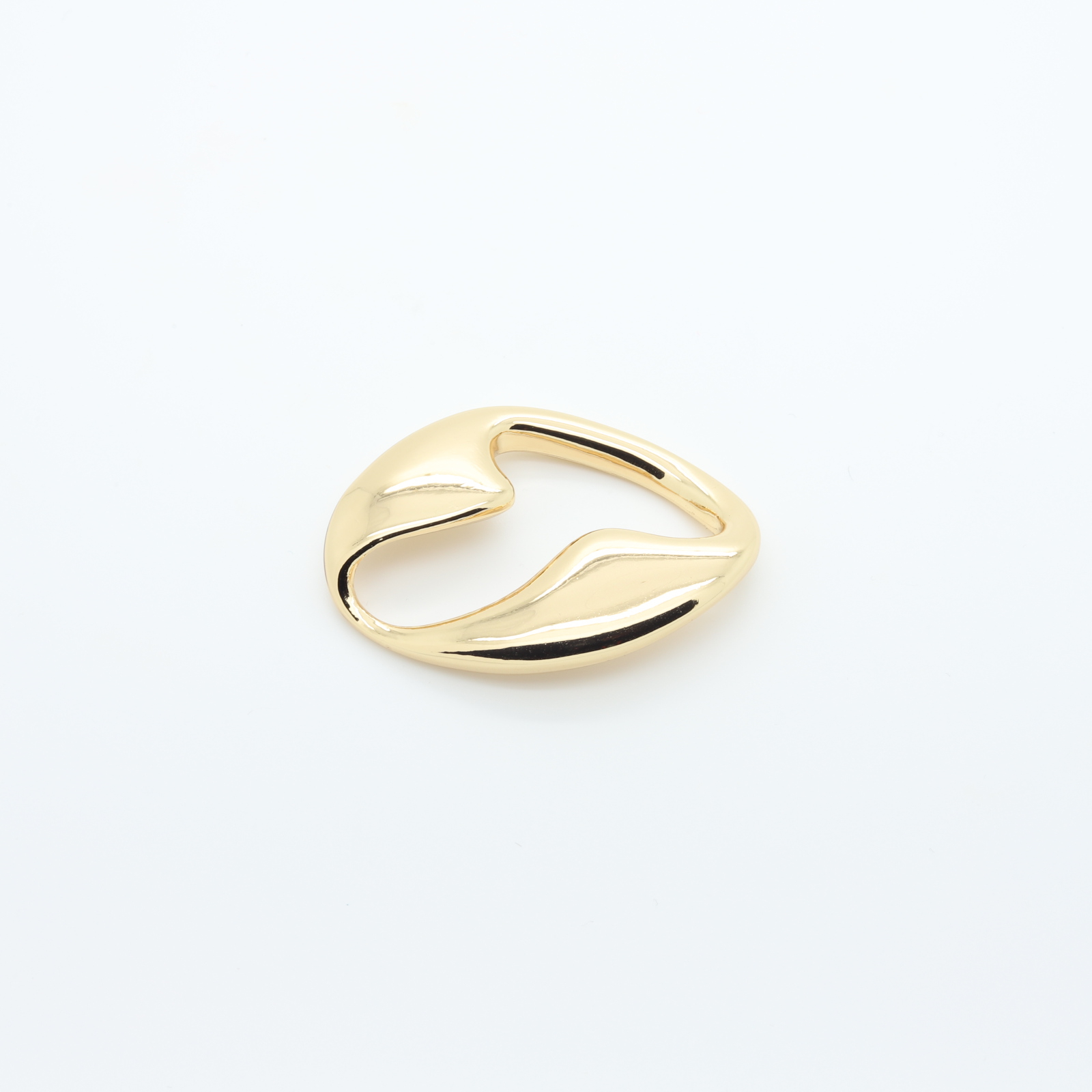 Original oval-shaped belt loop in gilded metal