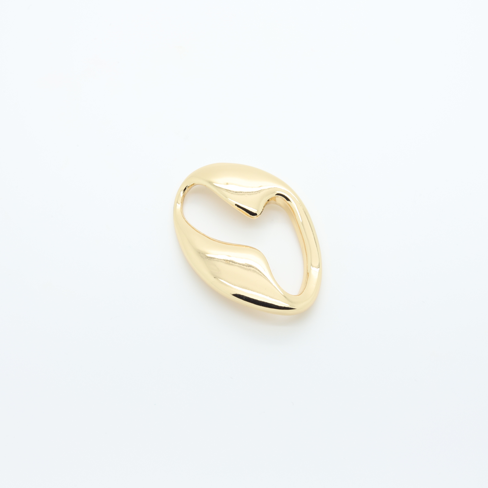 Original oval-shaped belt loop in gilded metal