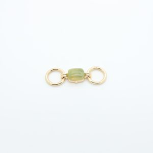 Conector de metal dorado con dos bucles - Piedra natural verde en el centro