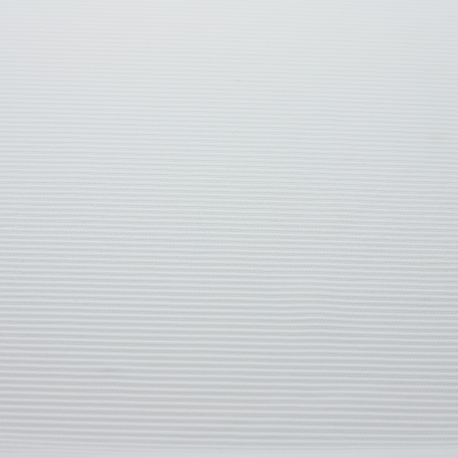Malha jacquard com riscas brancas finas