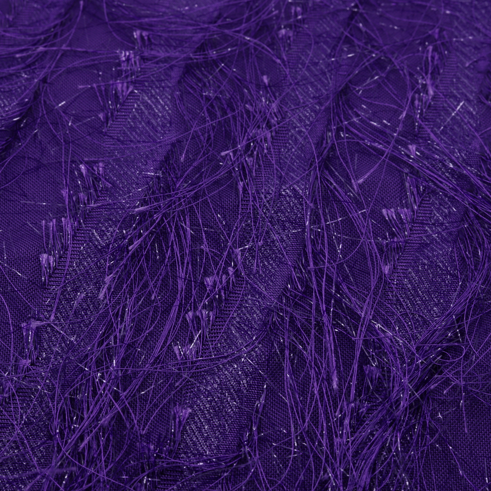 Violetter Stoff mit Fransen