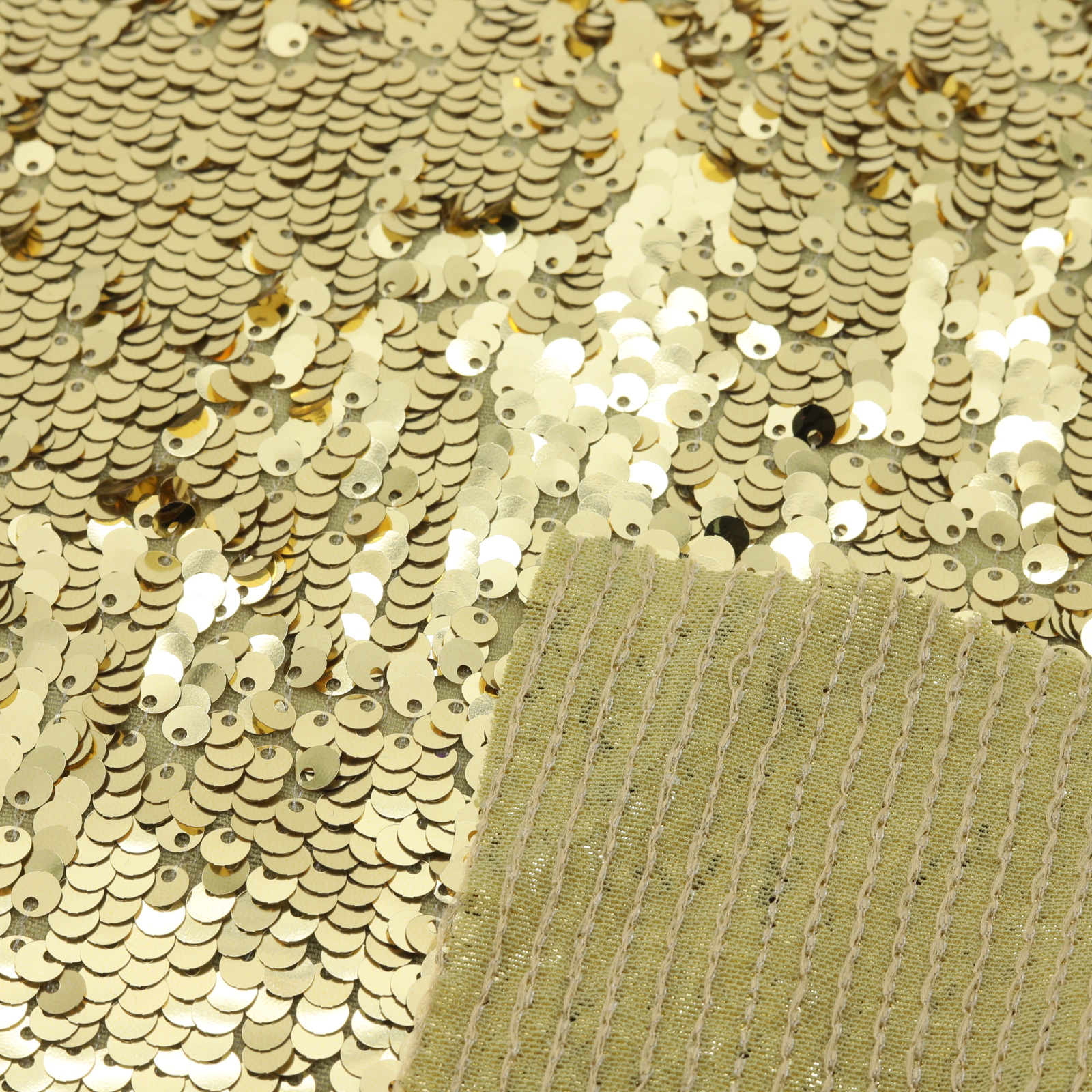 Tissu à petits sequins or