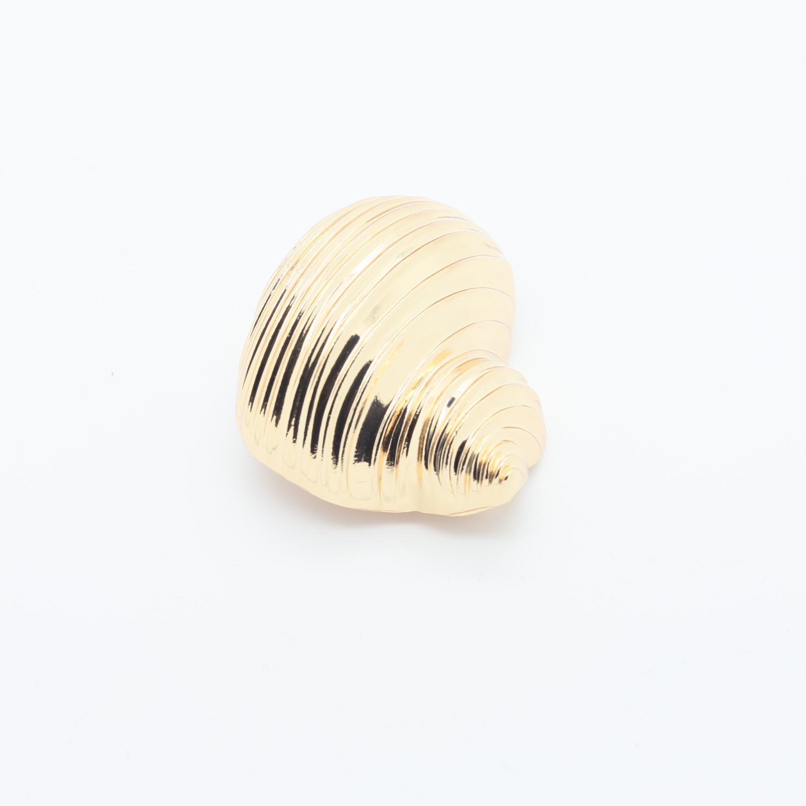 Gold-plated shell-shaped loop