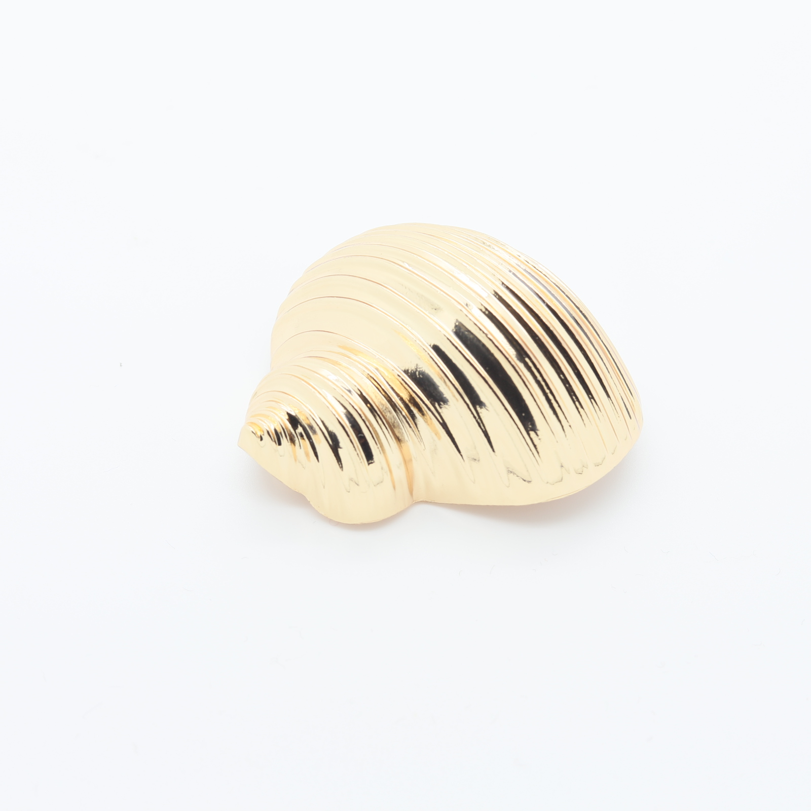 Gold-plated shell-shaped loop