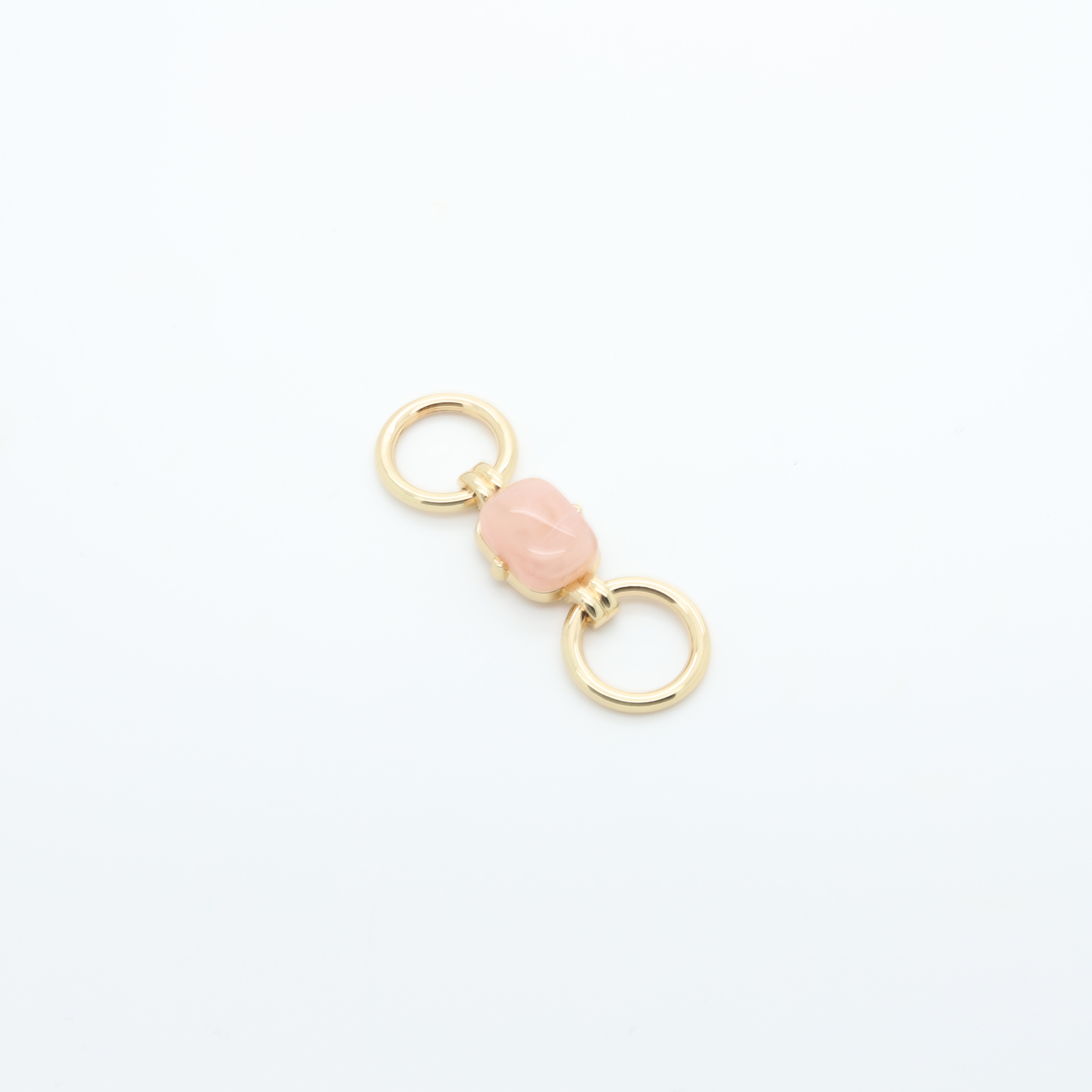 Conector em metal dourado com duas argolas - Pedra rosa natural no centro