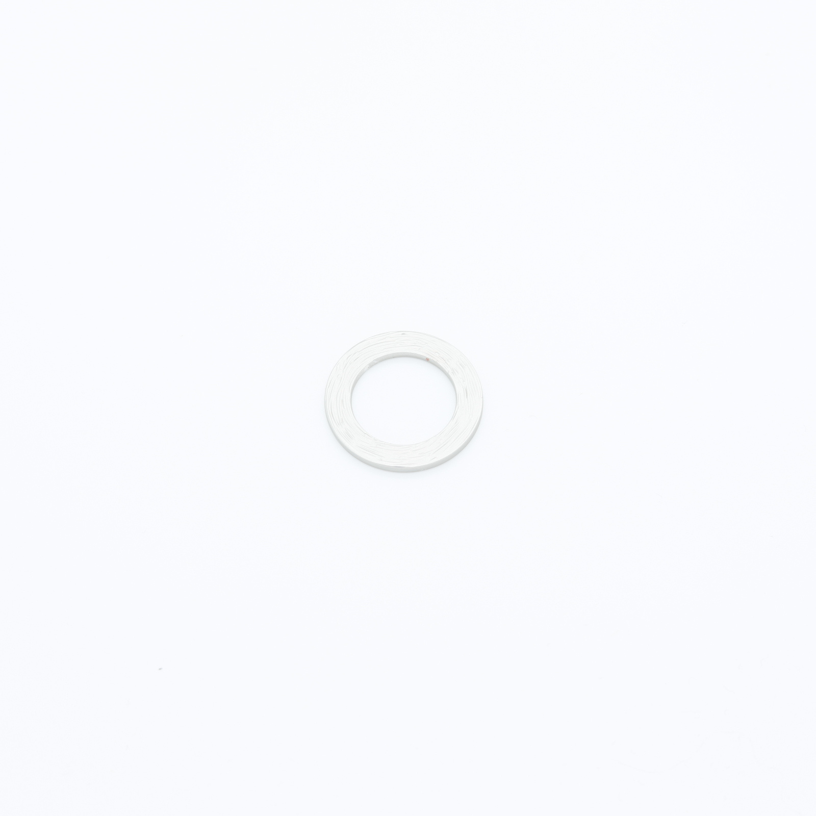 | Small silver-colored plastic buckle | D'YRSAN