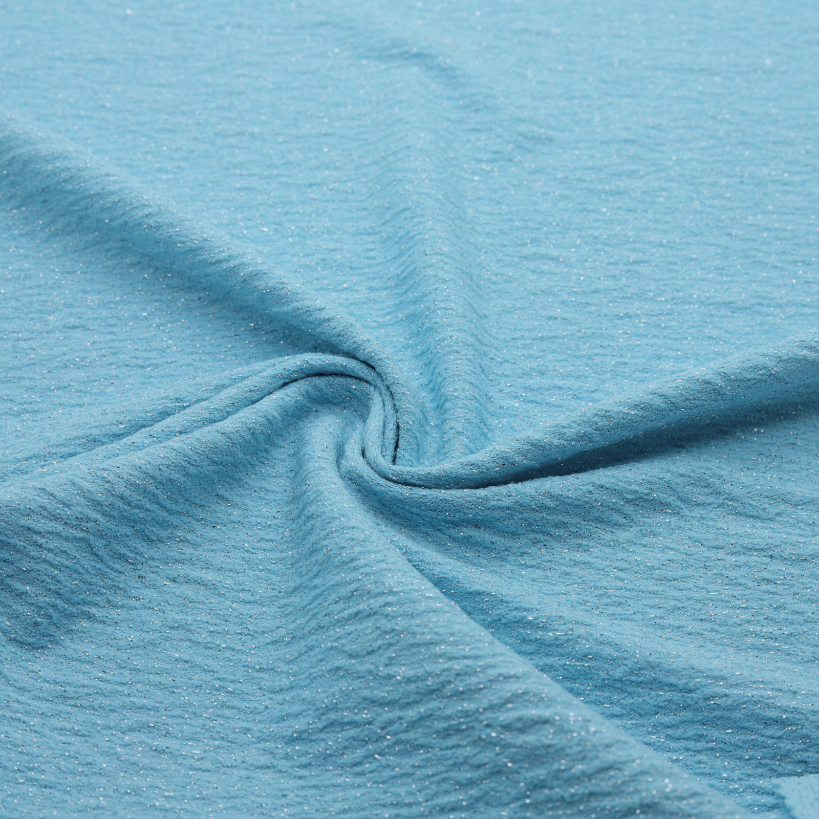 Tissu jacquard bleu à effet métallique texturé motif ondulé Caractéristiques : Composition : 77%Nylon, 18%Spandex Dimension : 152 cm Couleur : Personnalisable selon code Pantone Grammage : 225 g/m2 Origine : Chine