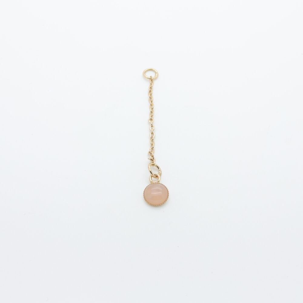Gold-plated jewelry chain with round pendant
