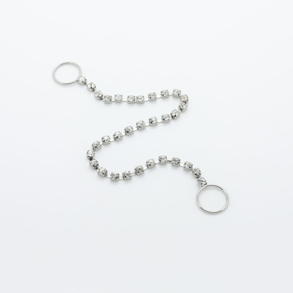 Chaîne bijou décorative en métal argenté à strass