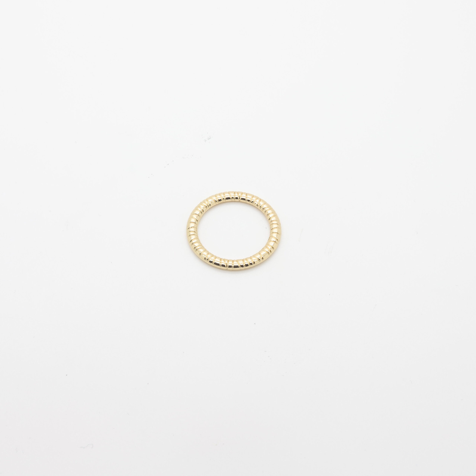 | Anneau connecteur rond en métal doré à texture striée rond en métal doré à texture striée | D'YRSAN