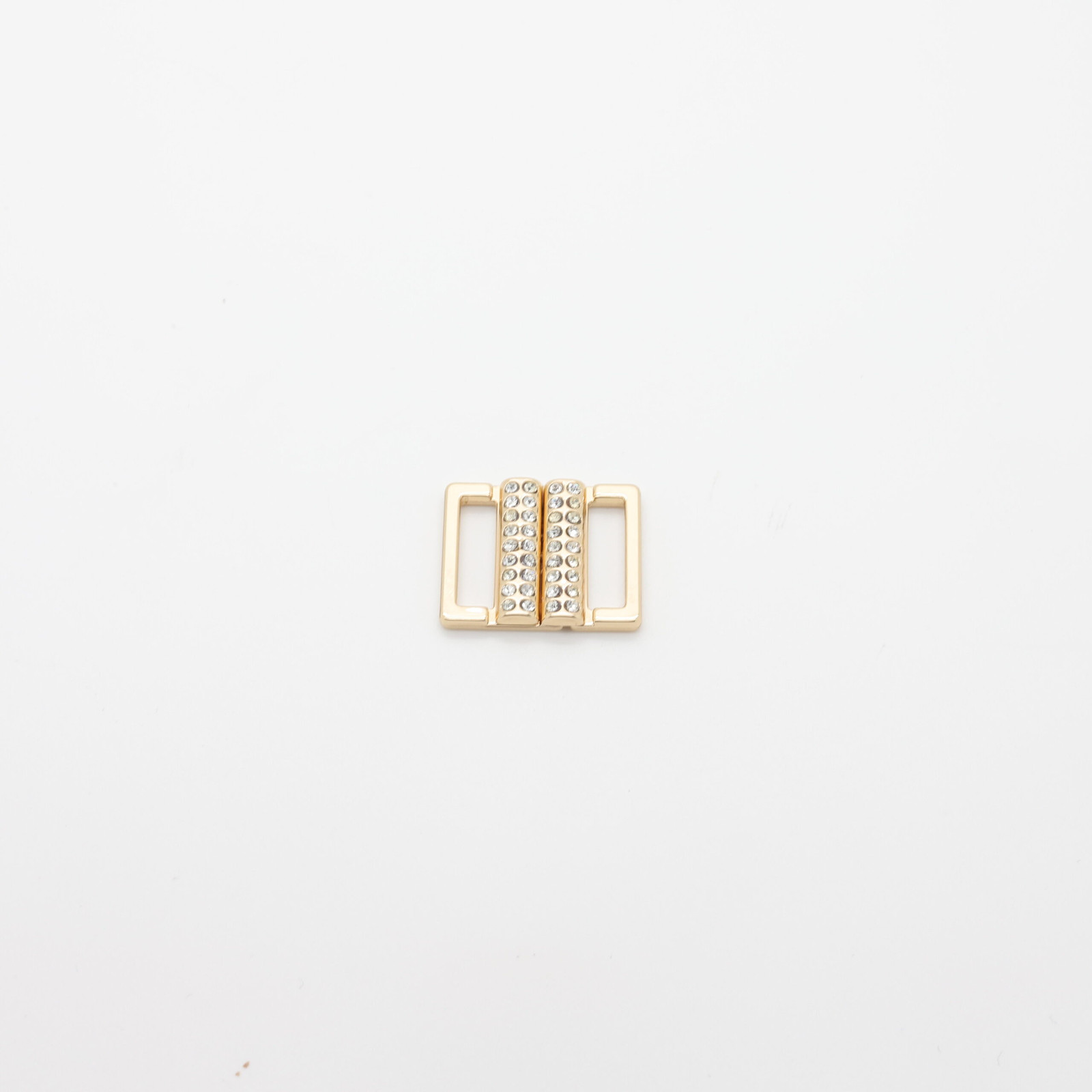 Gilded metal clasp adorned with rhinestones