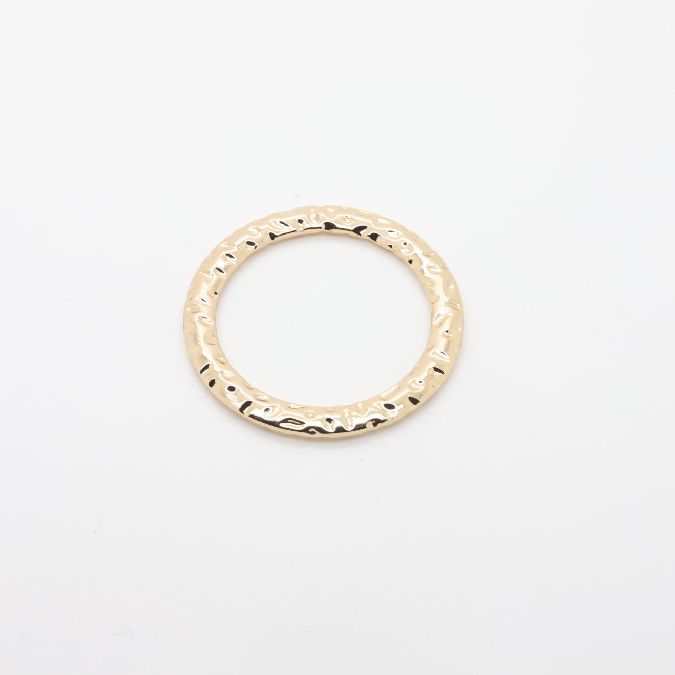 Anello di connessione placcato oro martellato