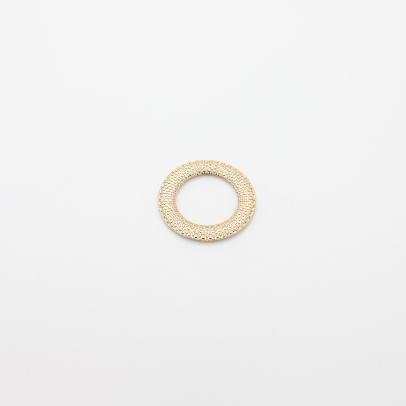 Textured round connector ring in gold-plated metal