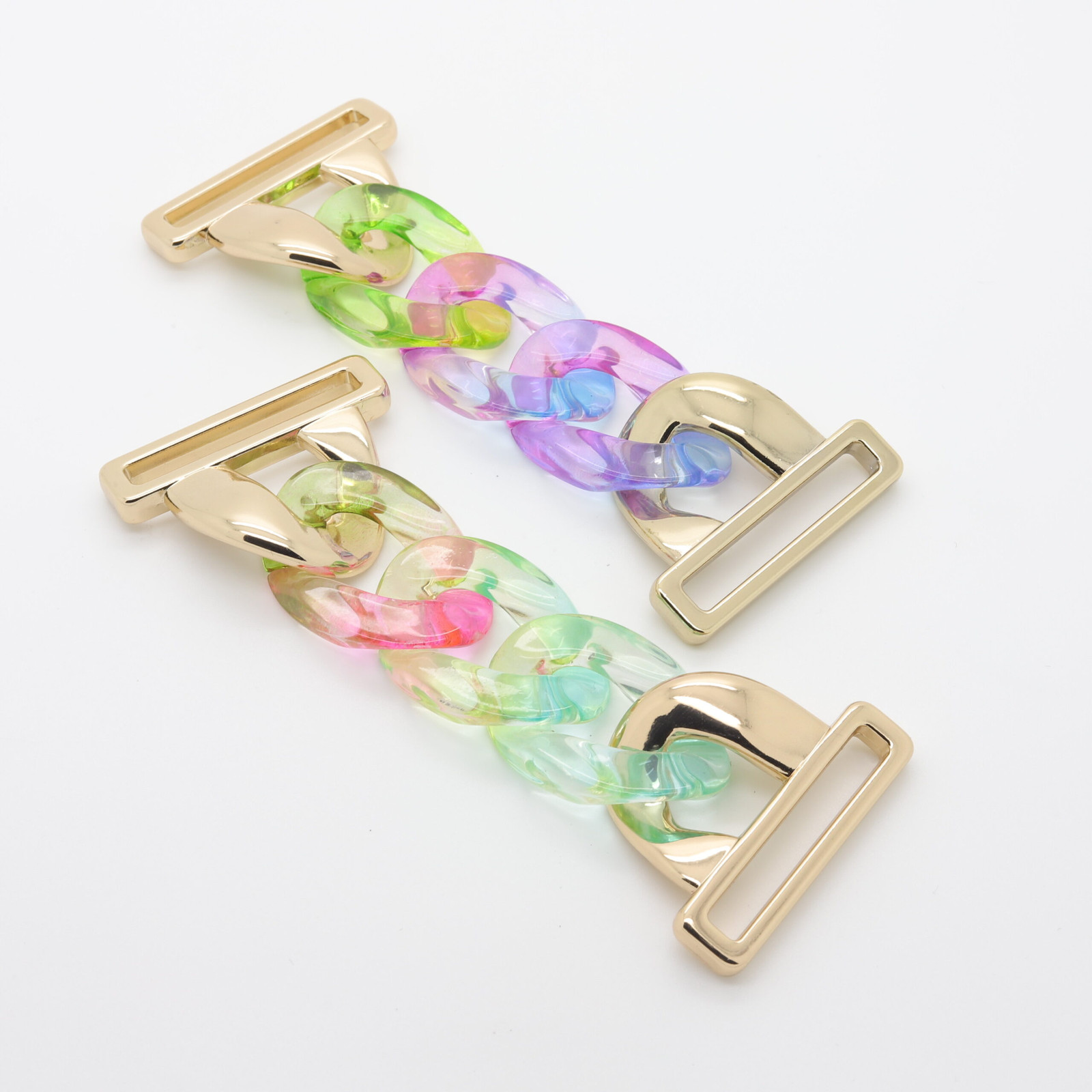 Multicolored resin connector chain