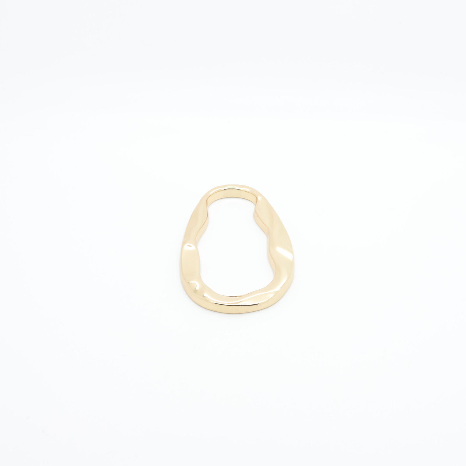 | Anello ovale martellato in metallo placcato oro | D'YRSAN