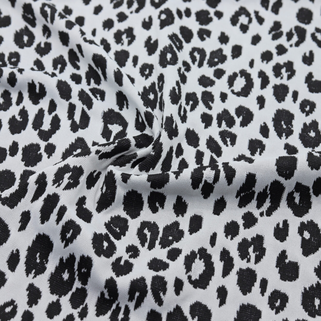 Leopard Jacquard Knitwear - 50M Roll | D'YRSAN Leopard Jacquard knit fabric