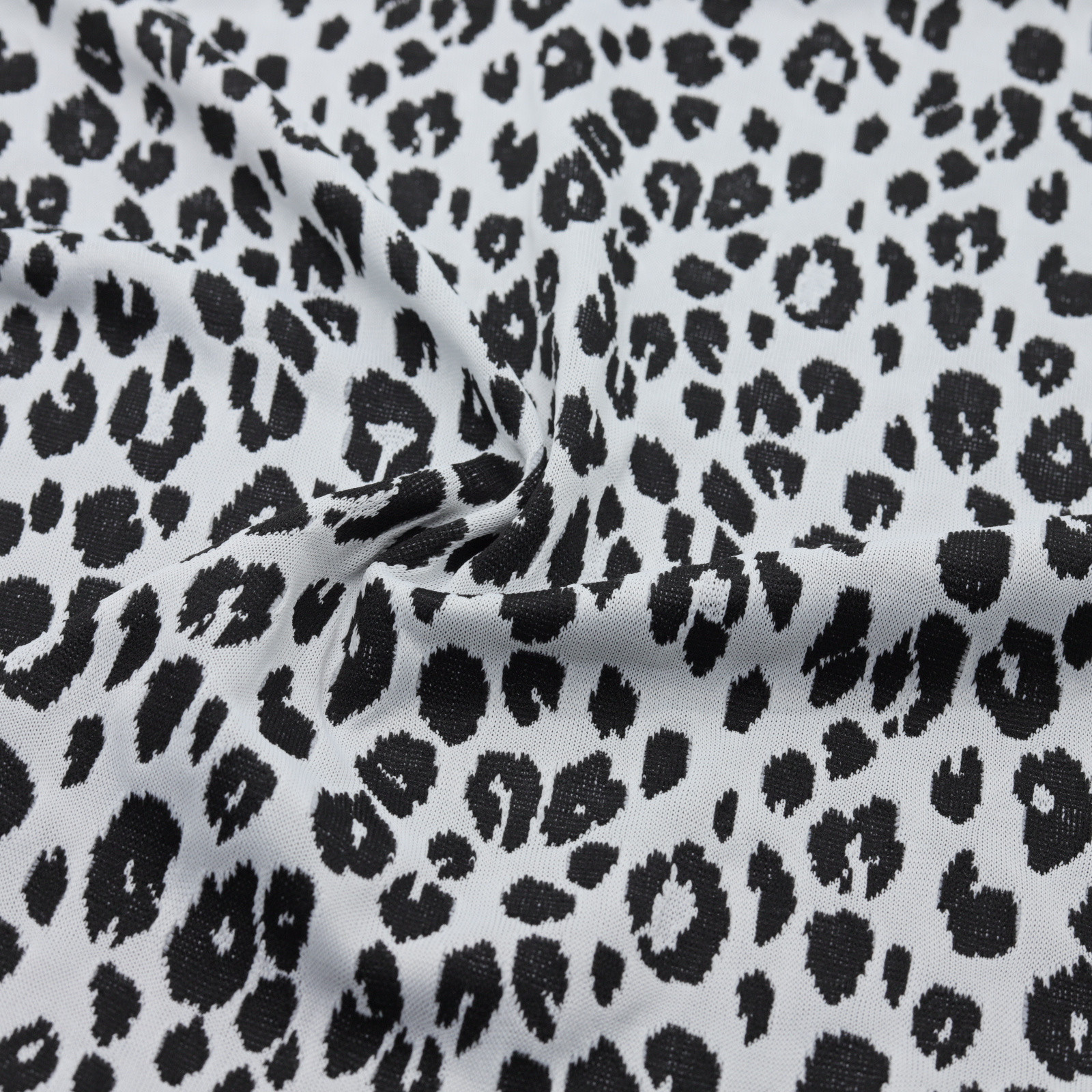 Leopard Jacquard Knitwear - 50M Roll | D'YRSAN Leopard Jacquard knit fabric