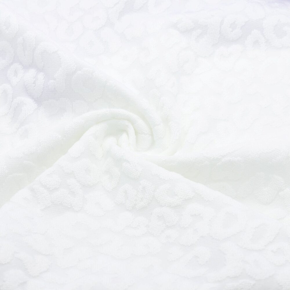 Tissu jacquard blanc extensible à motif léopard en relief