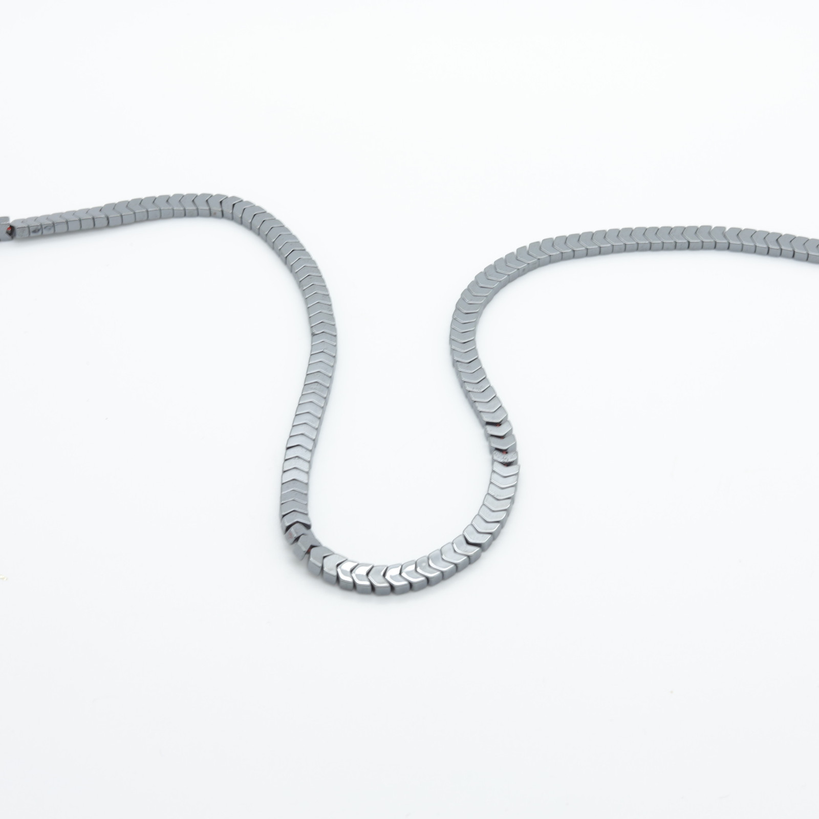 | Hematite chapeada em forma de Chevron - 5*7 mm | D'YRSAN