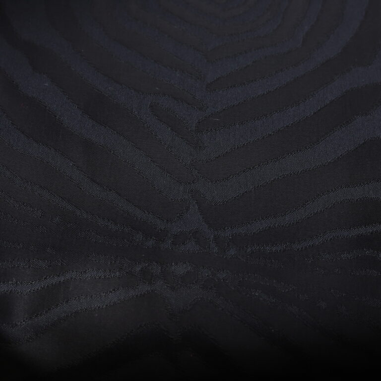 Tissu viscose et coton noir texturé ton sur ton