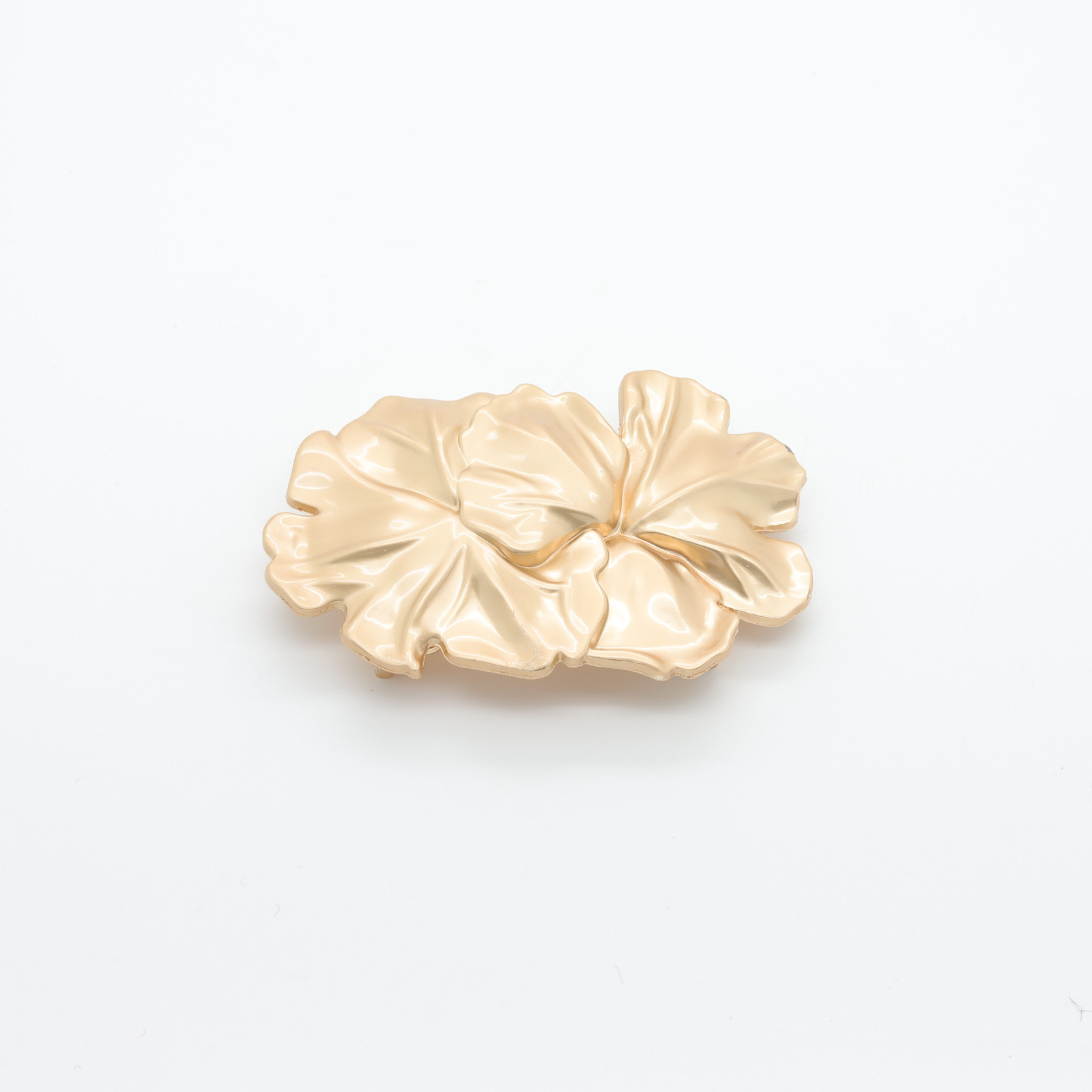 Boucle dorée fleur drapée mate, 8 x 5,5 cm | D'YRSAN Passant doré fleur drapée