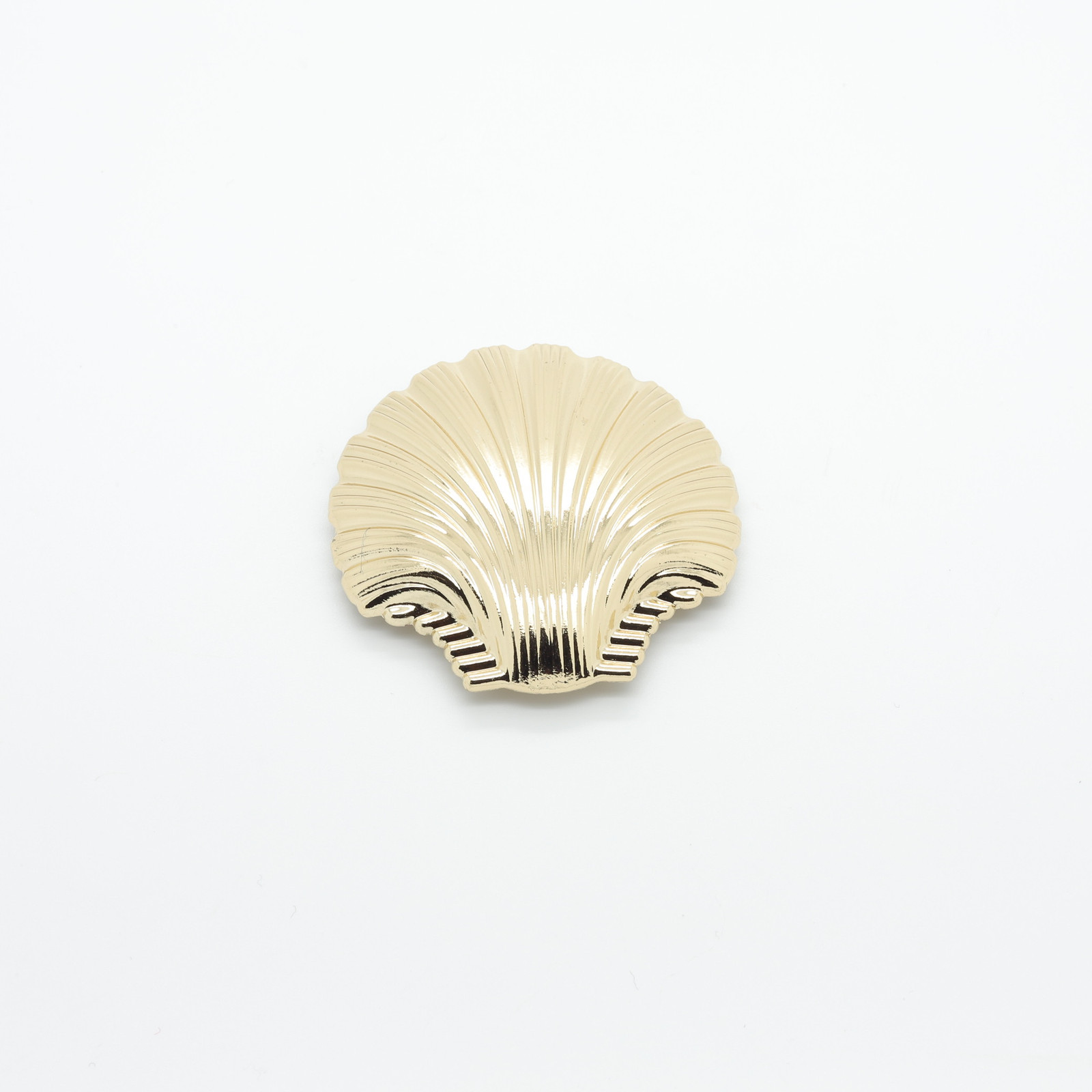 Boucle dorée coquillage éventail strié