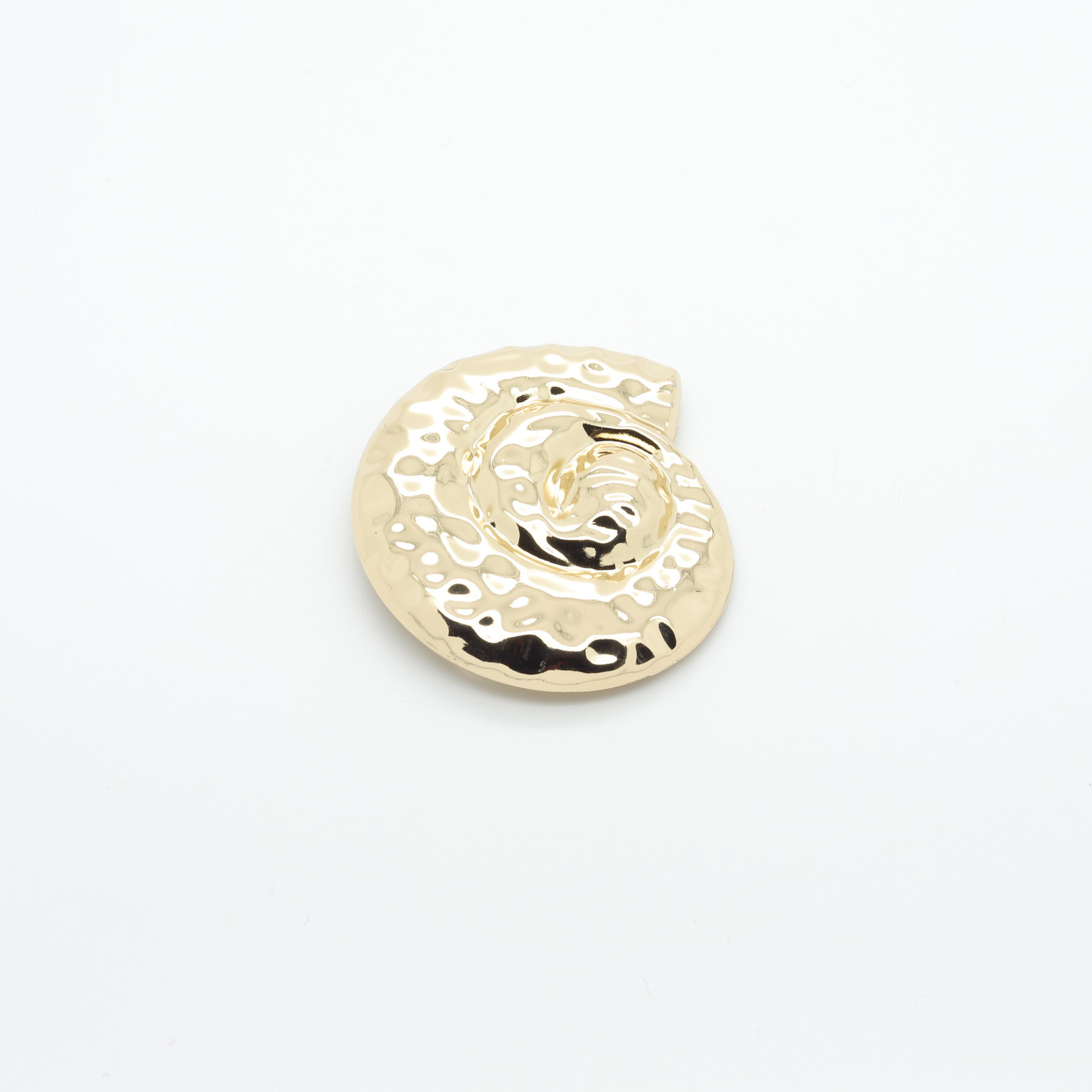 Boucle dorée nautile martelé, 5 x 5 cm | D'YRSAN | Boucle dorée nautile martelé, 5 x 5 cm | D'YRSAN